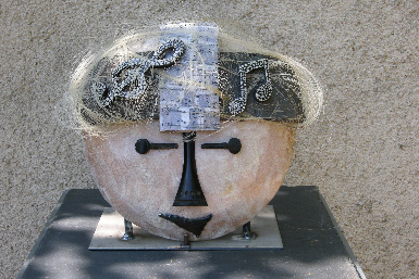 HUGUETTE, la femme d'Ugo.