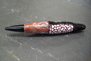 Stylo bille: coque d'oie et collage.