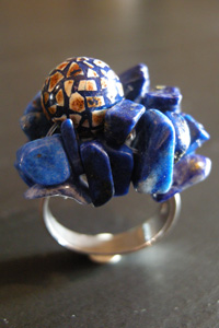 Bague poule lapis.